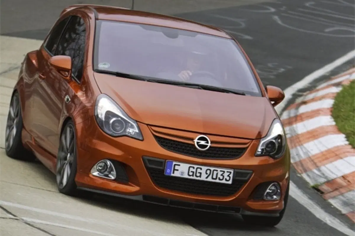 Opel Corsa OPC Nürburgring Edition (2)