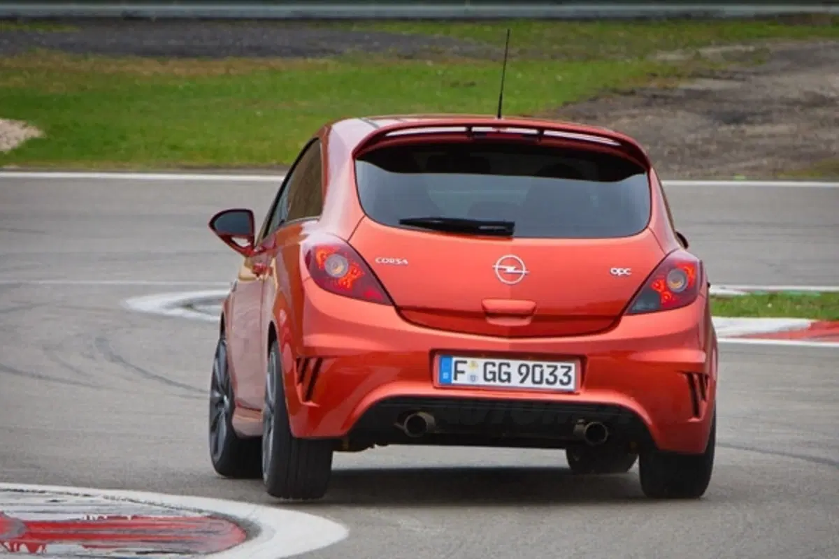 Opel Corsa OPC Nürburgring Edition (3)