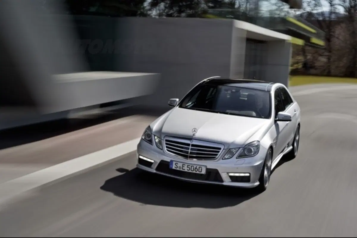 Mercedes Classe E 63 AMG: nuovo V8 biturbo (2)