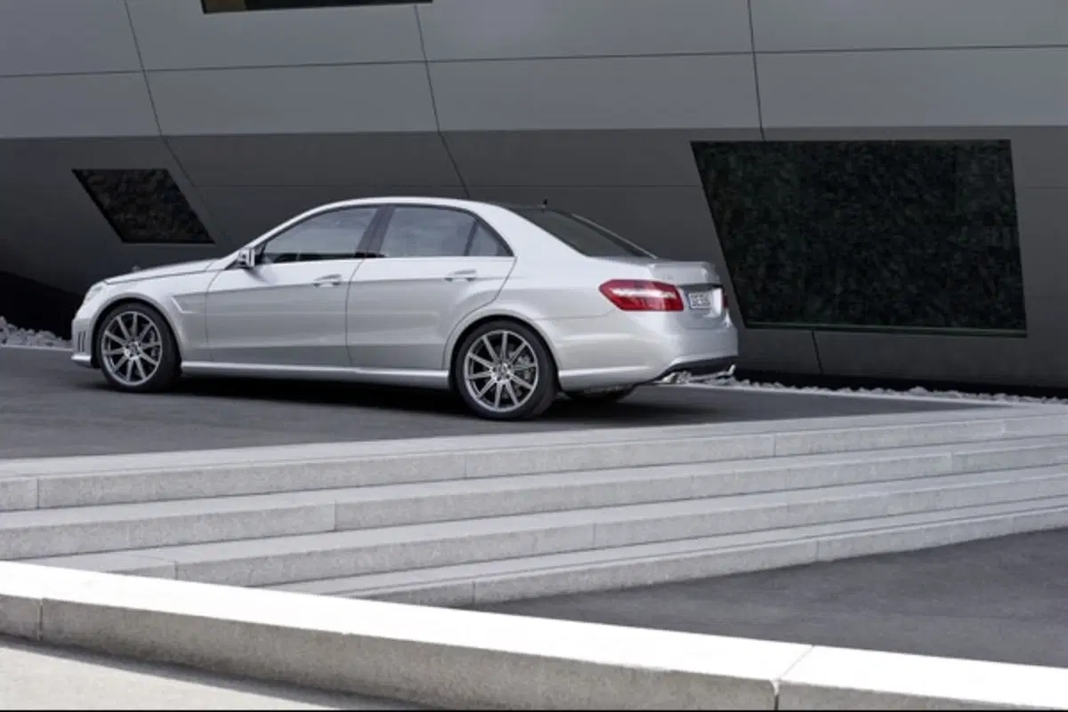 Mercedes Classe E 63 AMG: nuovo V8 biturbo (4)