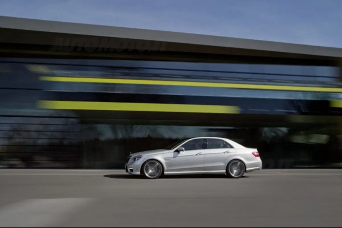 Mercedes Classe E 63 AMG: nuovo V8 biturbo (5)