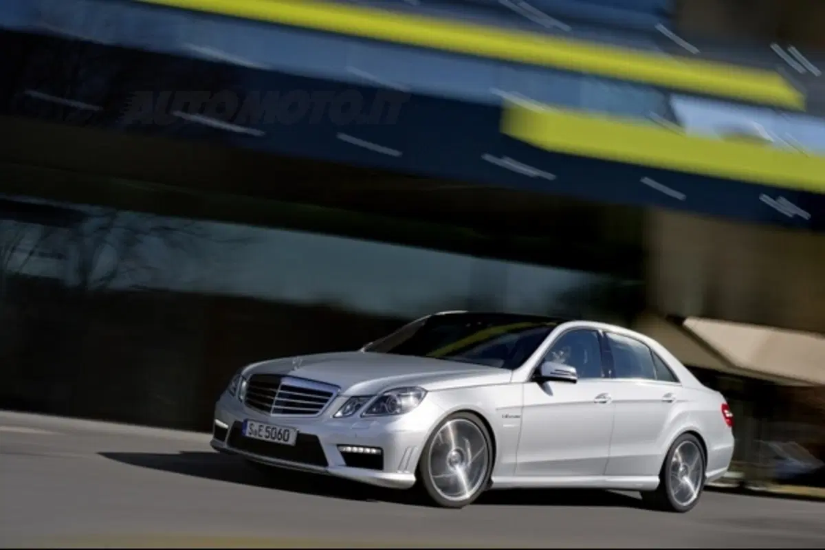 Mercedes Classe E 63 AMG: nuovo V8 biturbo (6)