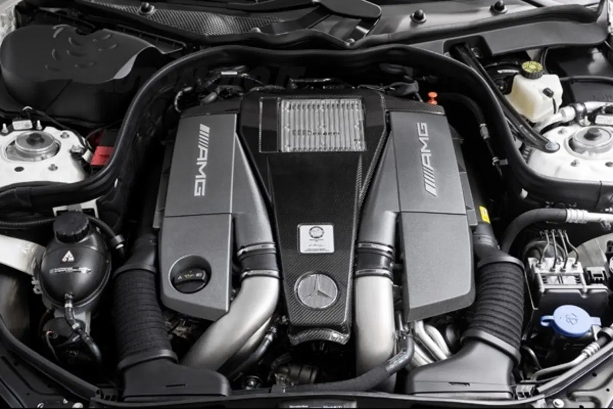 Mercedes Classe E 63 AMG: nuovo V8 biturbo (9)