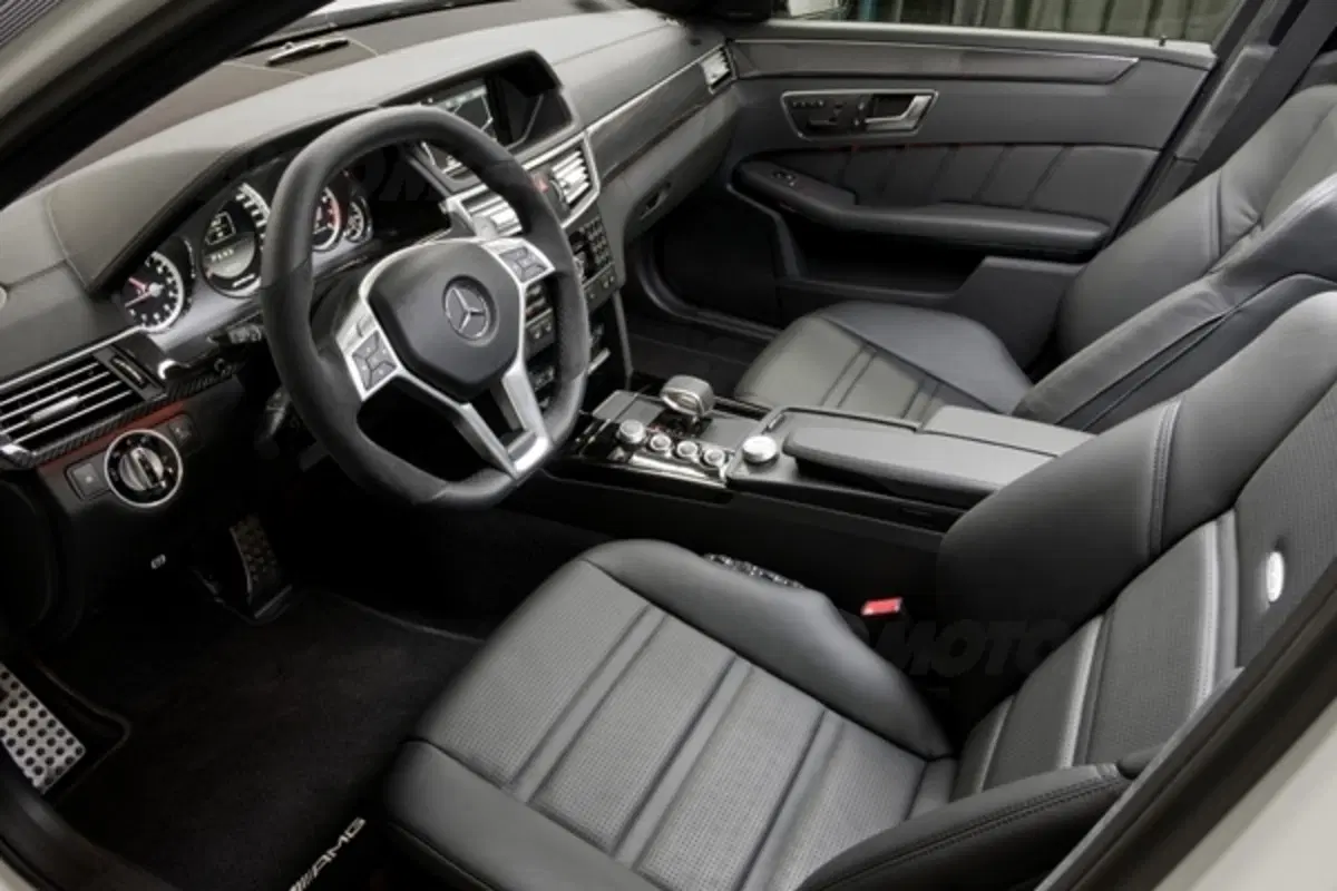 Mercedes Classe E 63 AMG: nuovo V8 biturbo (12)