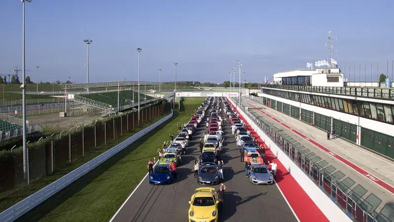 Porsche Festival: un weekend di divertimento per tanti appassionati sul circuito di Misano Adriatico [Video]