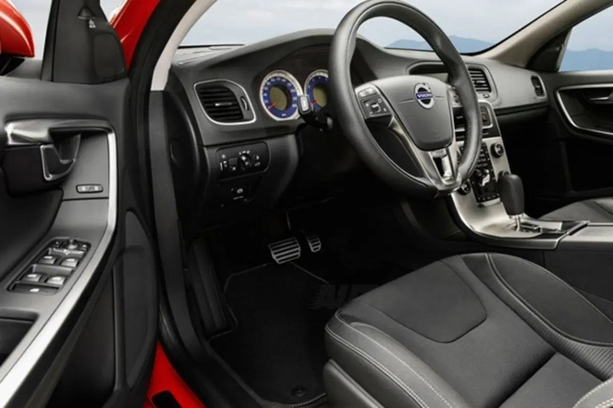 Volvo S60 e XC60 R-Design M.Y. 2012 (4)
