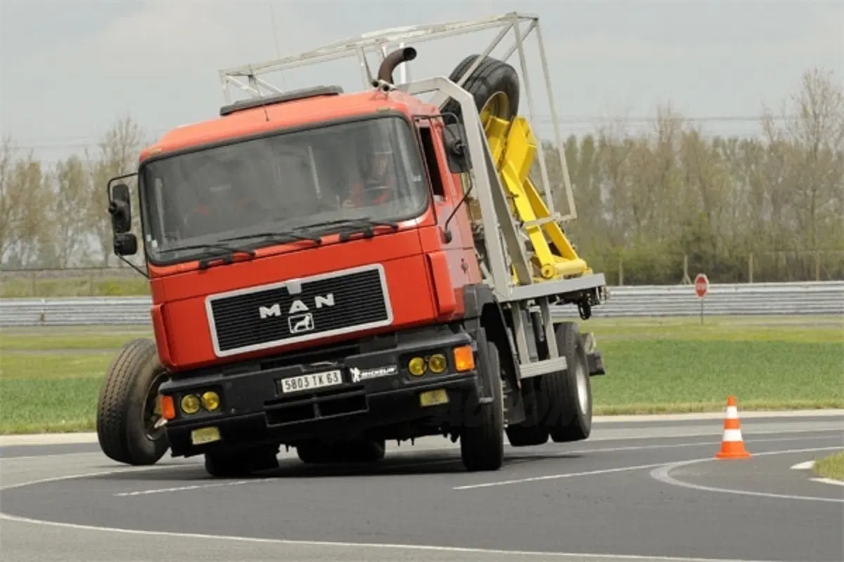 Report - Come nasce un pneumatico Michelin (23)