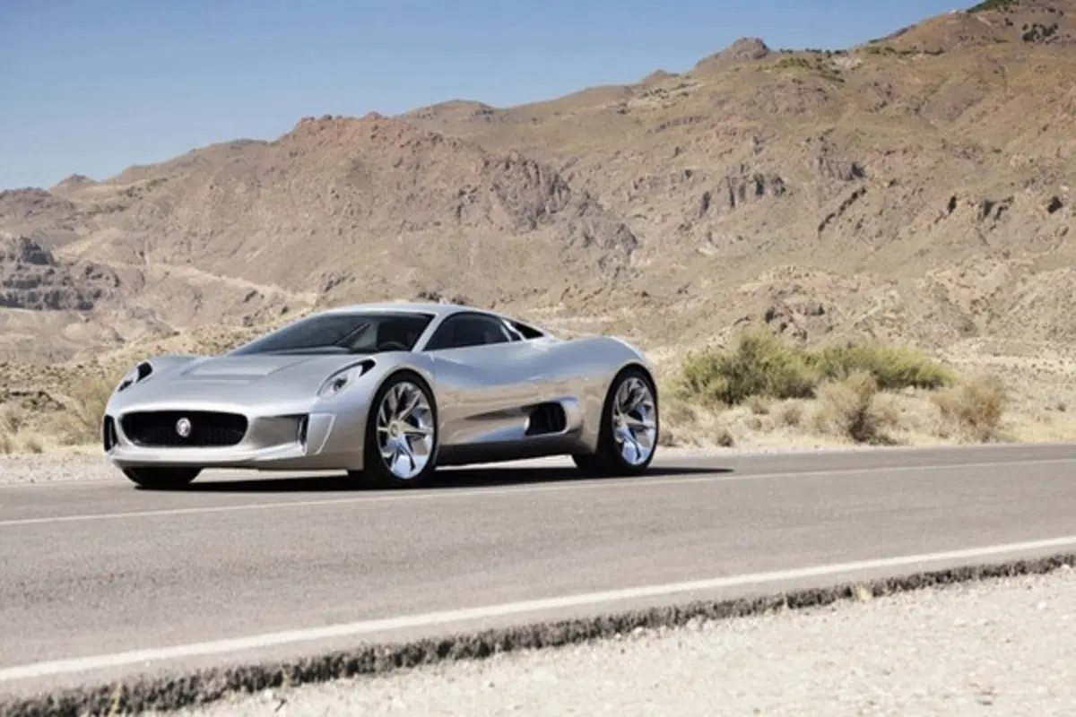 Jaguar C-X75: via libera del giaguaro (3)