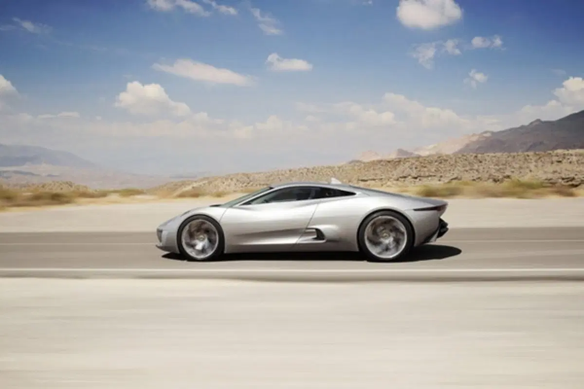 Jaguar C-X75: via libera del giaguaro (4)