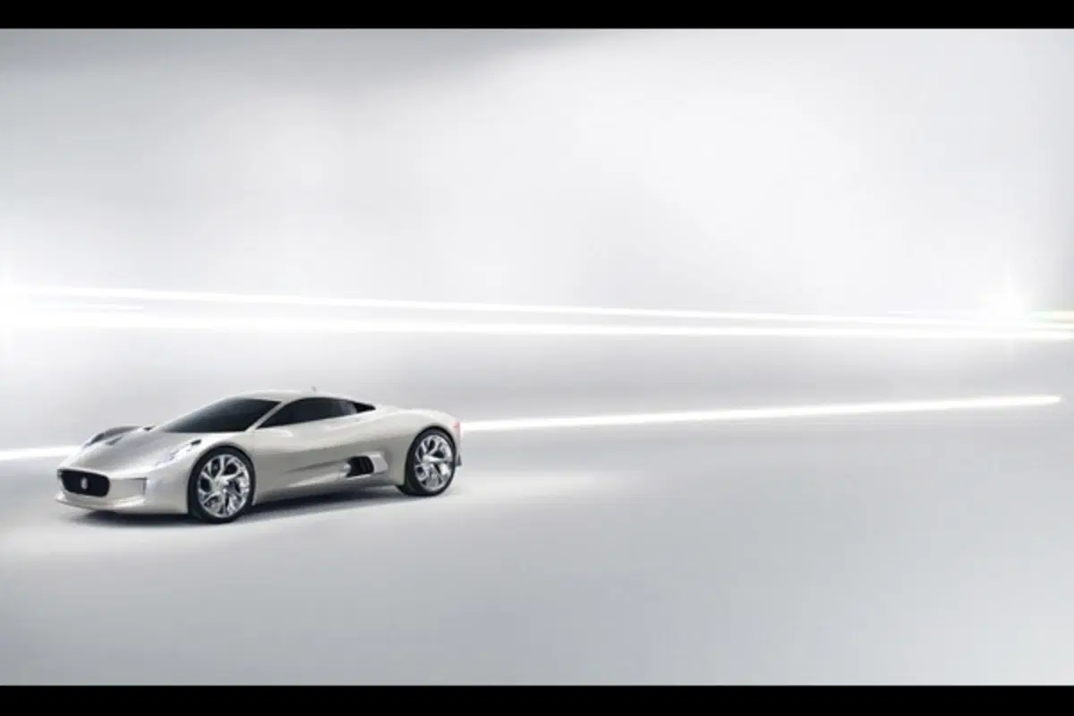 Jaguar C-X75: via libera del giaguaro (8)