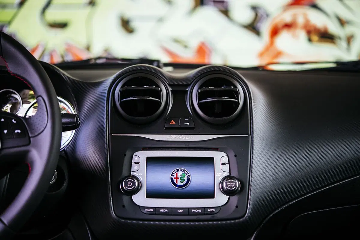 Quale comprare, Confronto: Alfa Romeo Mito 1.4 Vs Seat Ibiza SC 1.0 (6)