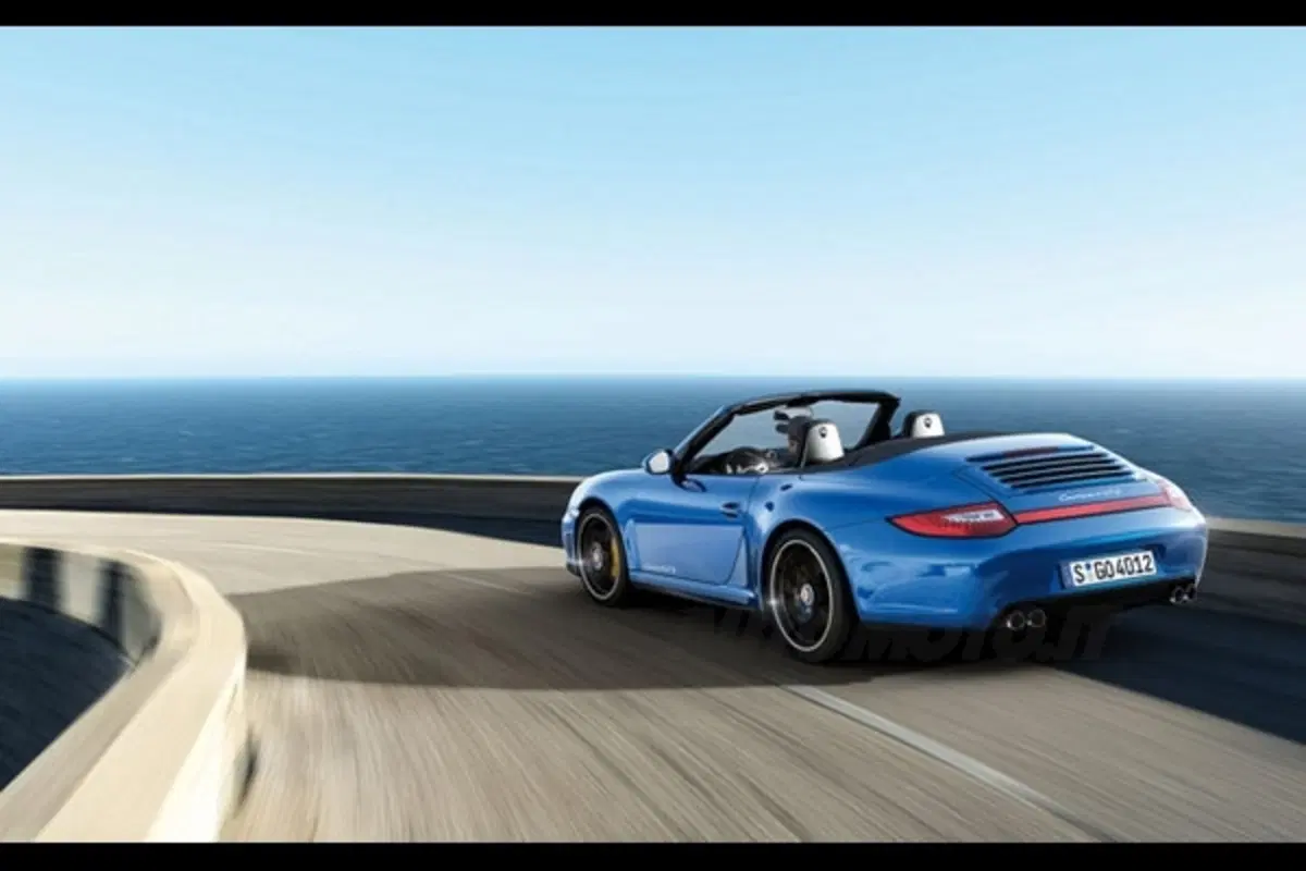 Porsche 911 Carrera 4 GTS (5)