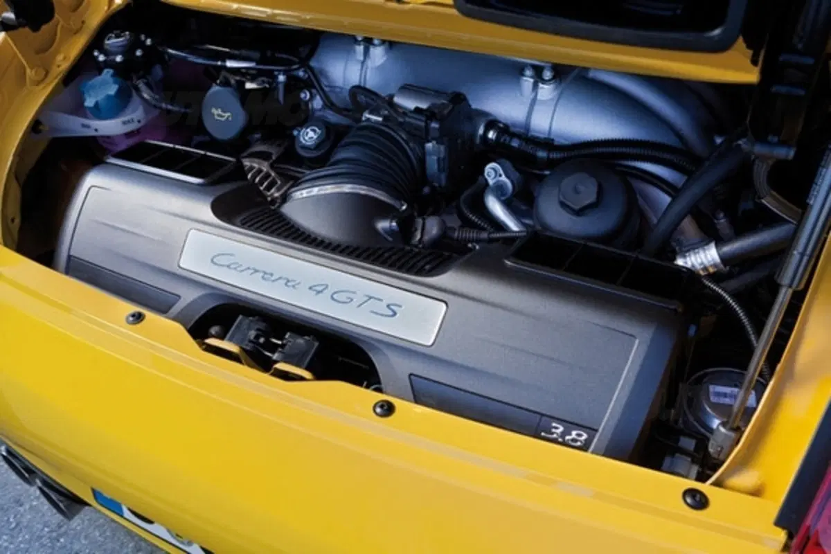 Porsche 911 Carrera 4 GTS (12)