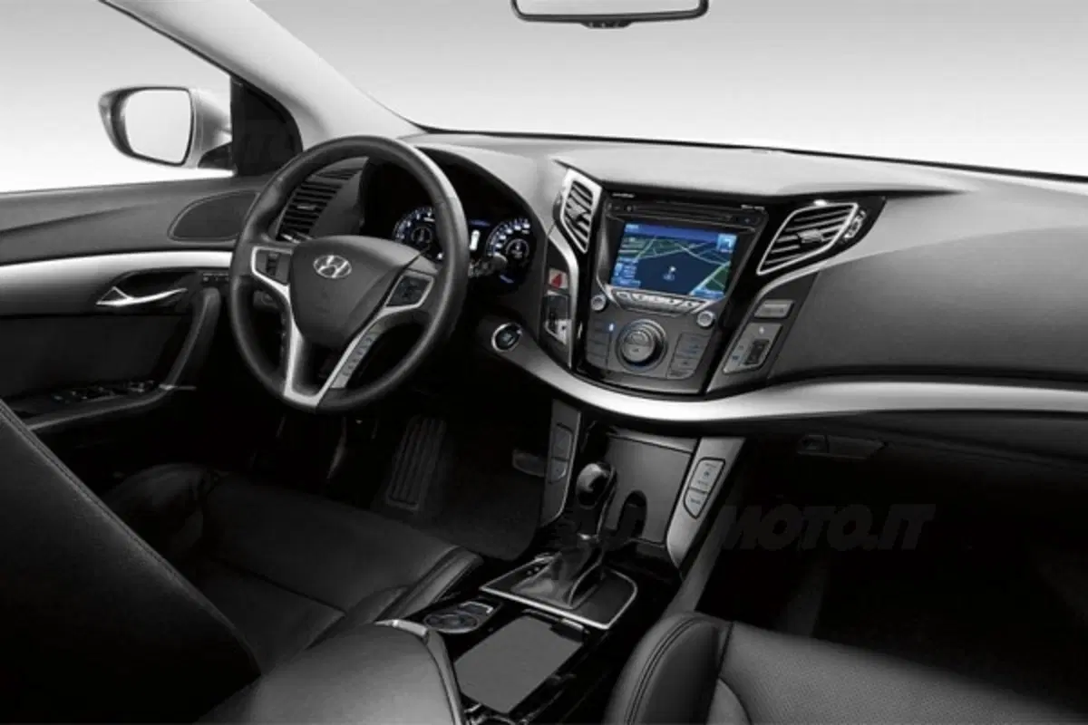 Hyundai i40: le prime immagini ufficiali (4)