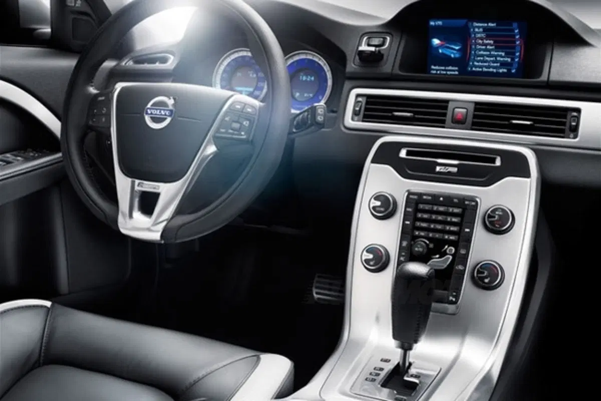 Volvo: in arrivo V70 R-Design ed S80 Executive (6)