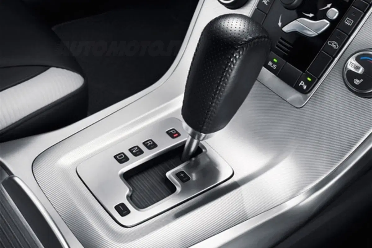 Volvo: in arrivo V70 R-Design ed S80 Executive (8)