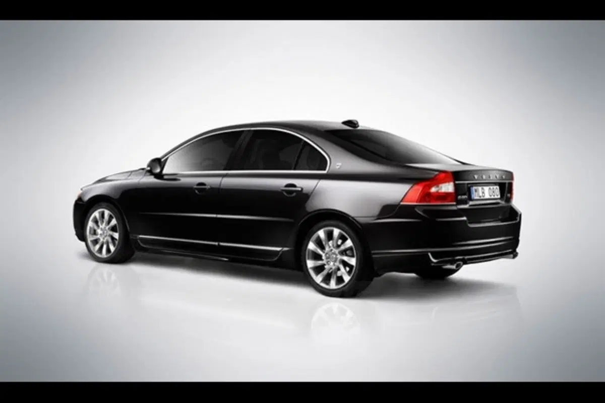 Volvo: in arrivo V70 R-Design ed S80 Executive (11)