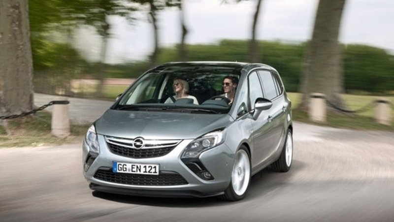 Opel Zafira Tourer: prime immagini ufficiali