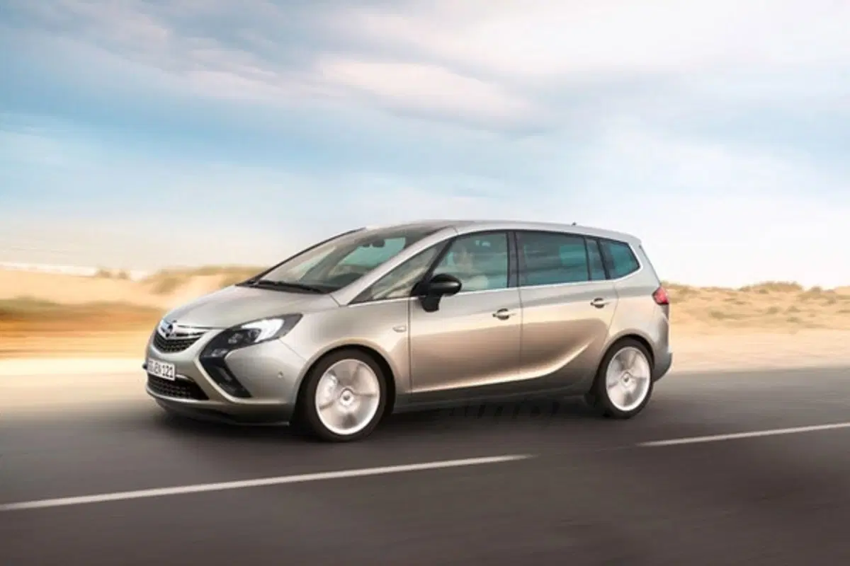 Opel Zafira Tourer: prime immagini ufficiali (2)