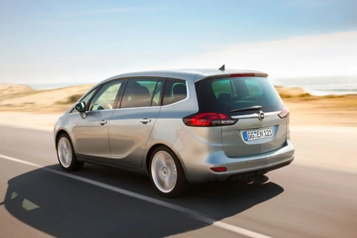 Opel Zafira Tourer: prime immagini ufficiali (3)