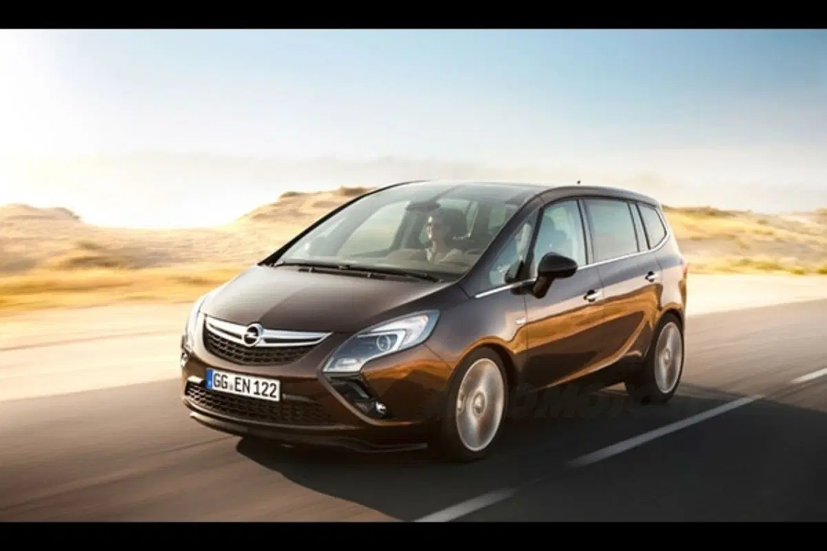 Opel Zafira Tourer: prime immagini ufficiali (6)