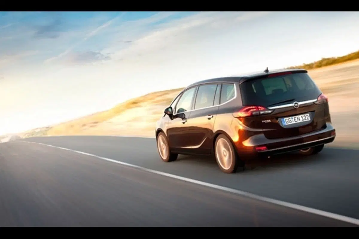 Opel Zafira Tourer: prime immagini ufficiali (8)
