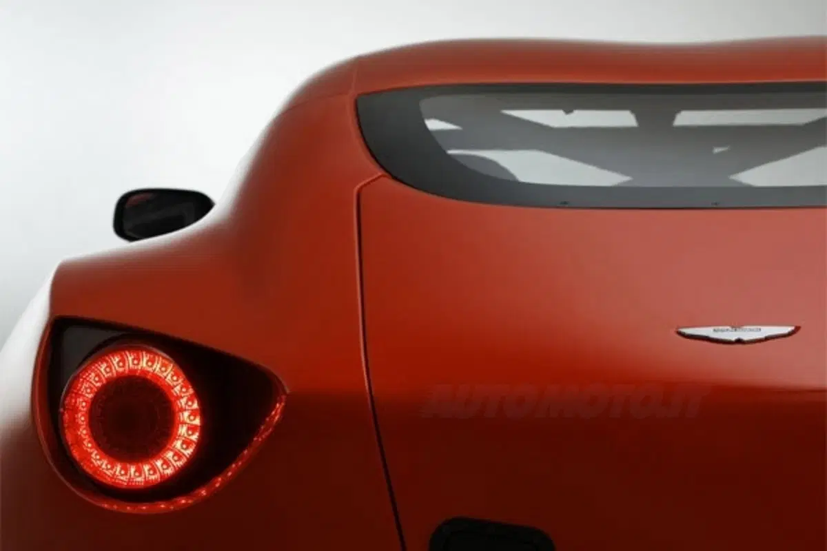 Aston Martin V12 Zagato (6)