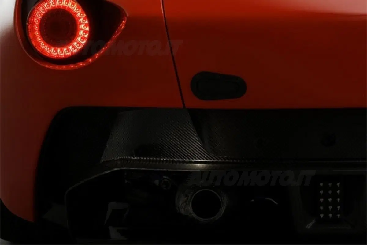 Aston Martin V12 Zagato (7)