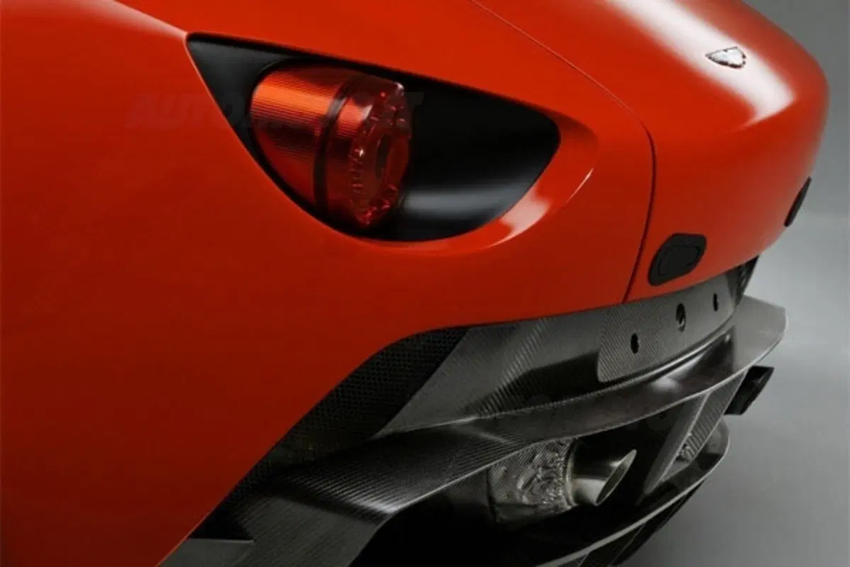 Aston Martin V12 Zagato (9)