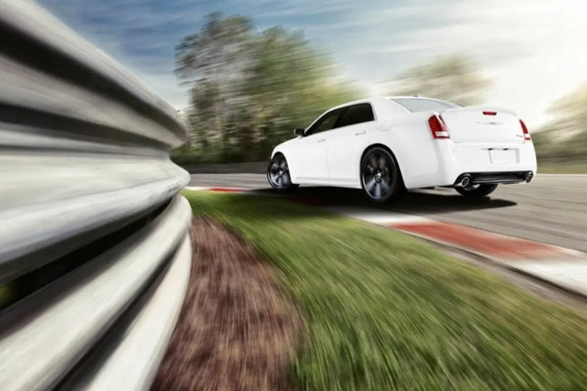Chrysler 300 SRT8 (3)