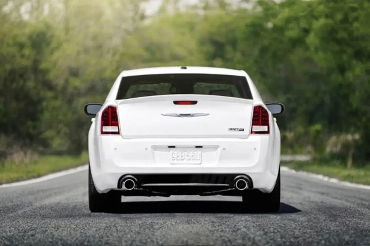 Chrysler 300 SRT8 (4)