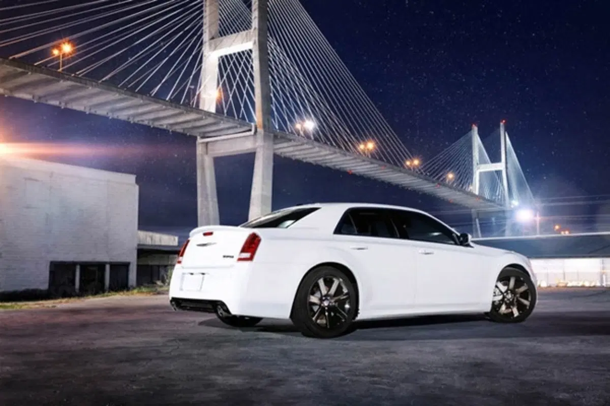 Chrysler 300 SRT8 (6)