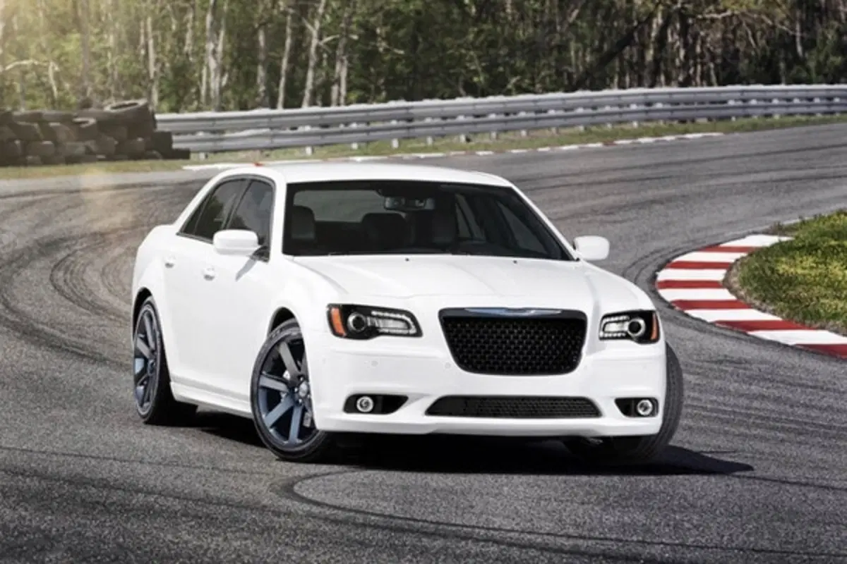 Chrysler 300 SRT8 (7)