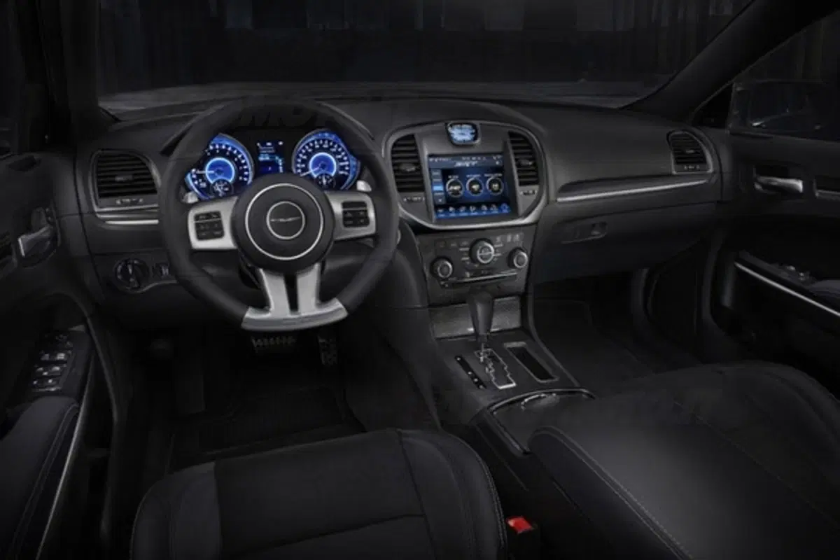 Chrysler 300 SRT8 (15)