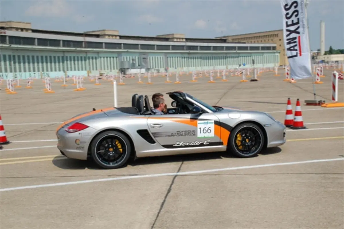 Porsche Boxster E (2)