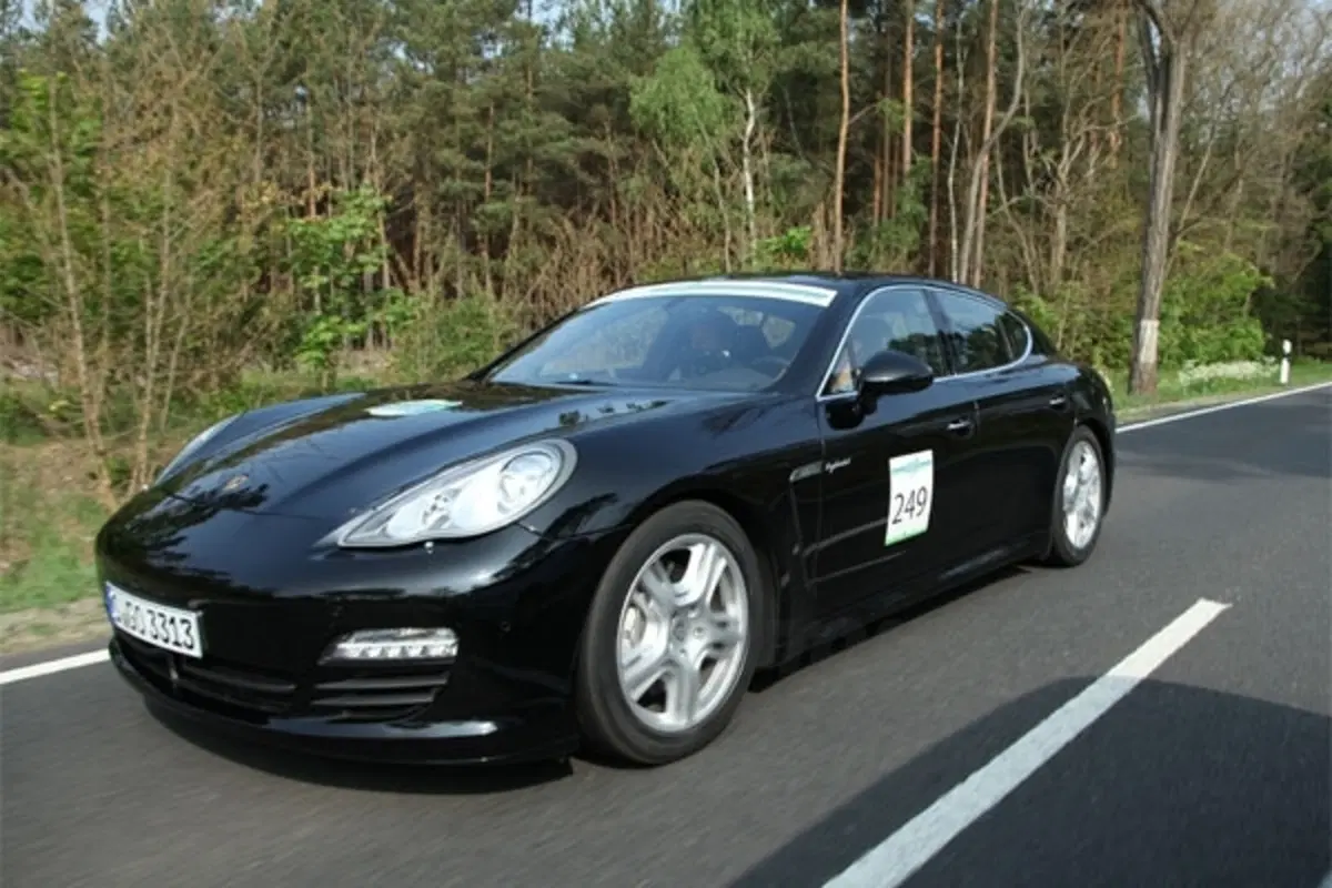 Doppia vittoria Porsche al Challenge Bibendum 2011