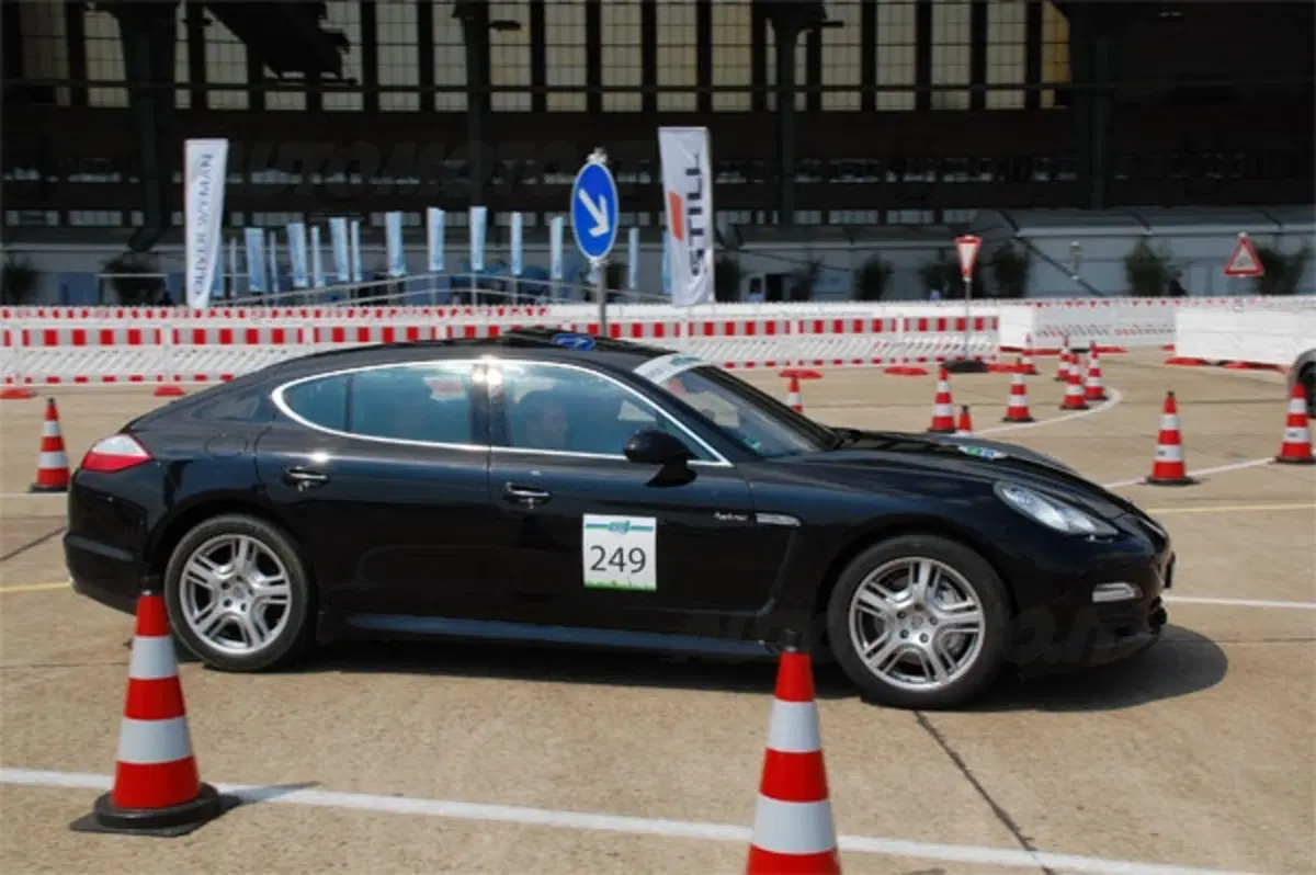 Doppia vittoria Porsche al Challenge Bibendum 2011 (2)