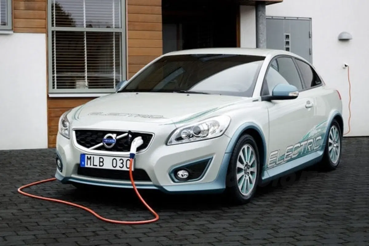 Volvo C30 Electric: allo studio la ricarica wireless