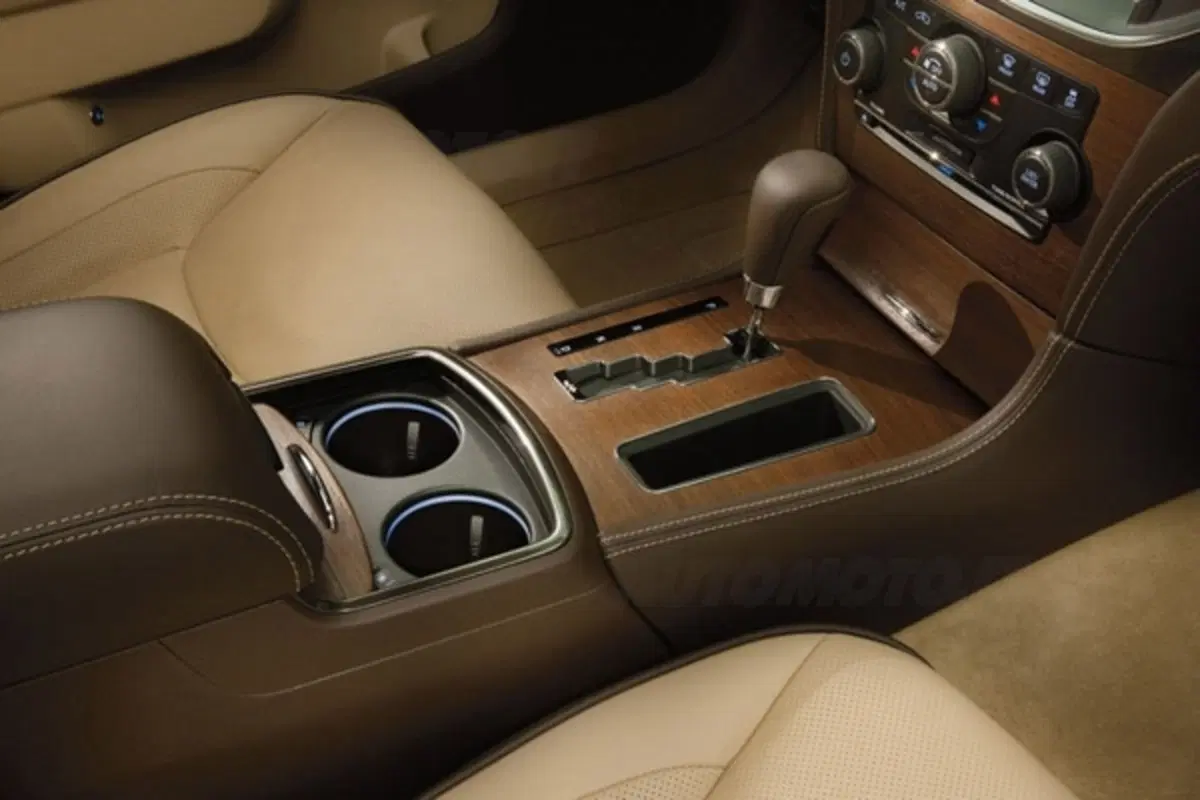 Chrysler 300 Executive Series (2)