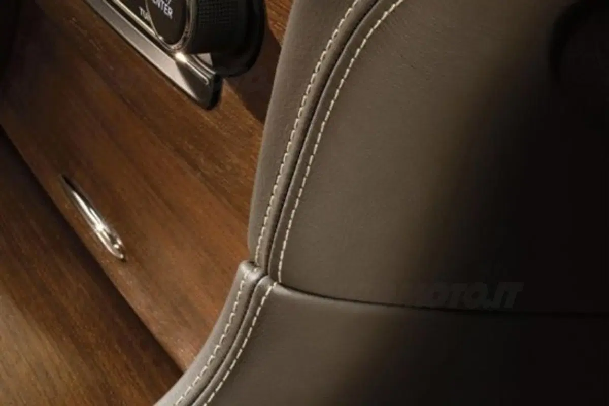 Chrysler 300 Executive Series (4)