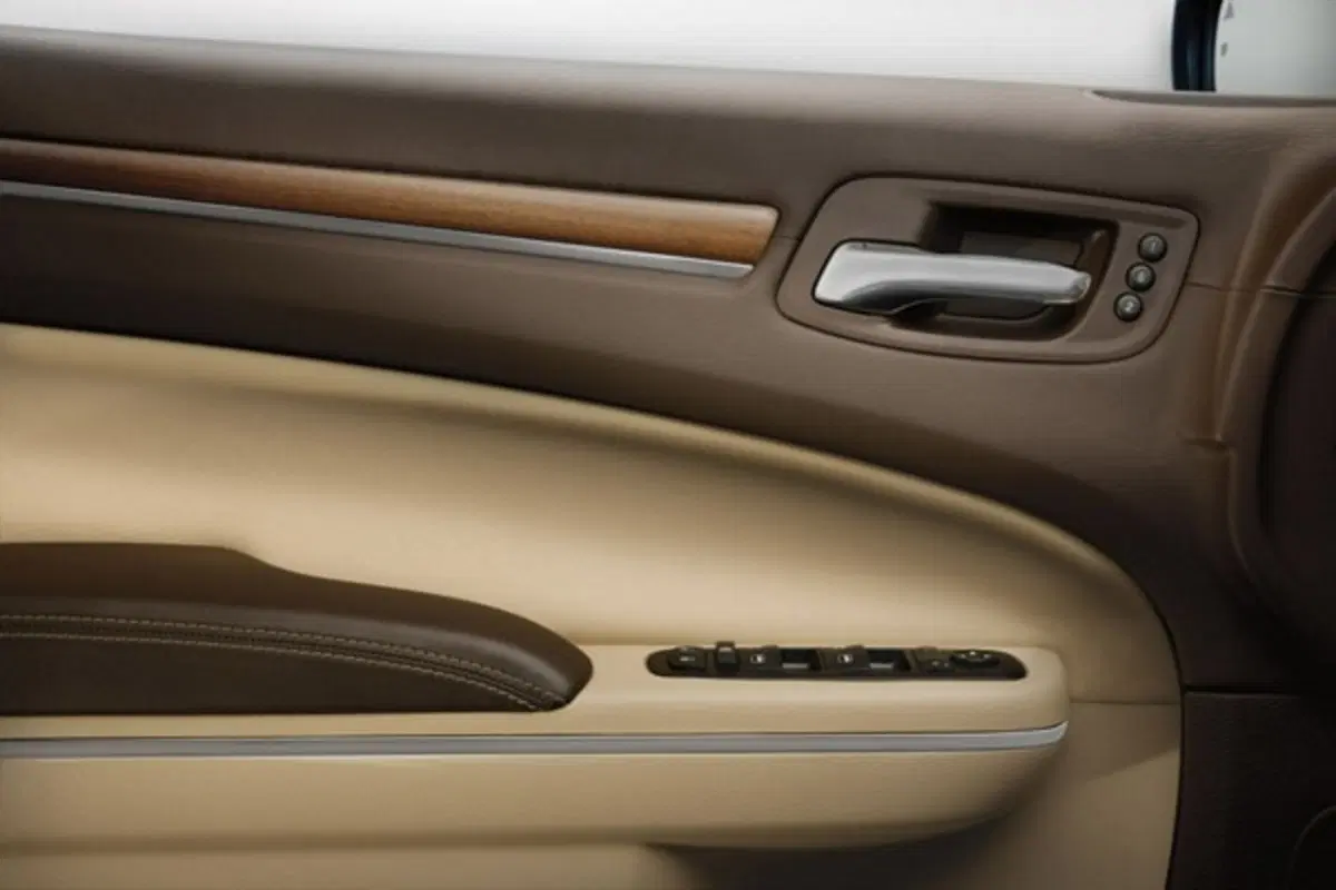 Chrysler 300 Executive Series (5)