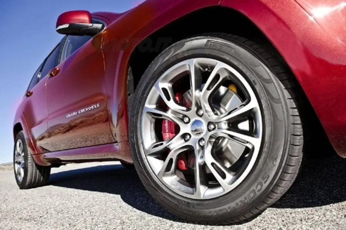Nuova Jeep Grand Cherokee SRT8 (7)