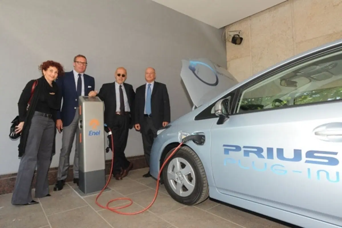 Consegnata all'ENEL una Toyota Prius Hybrid Plug-In