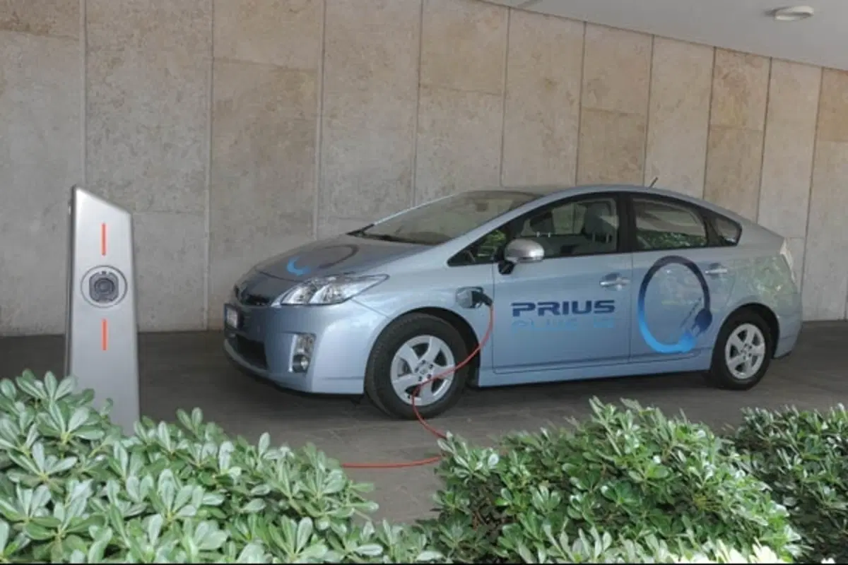 Consegnata all'ENEL una Toyota Prius Hybrid Plug-In (2)