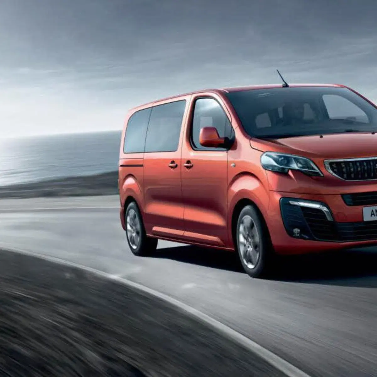 Peugeot Traveller (2016-->>)