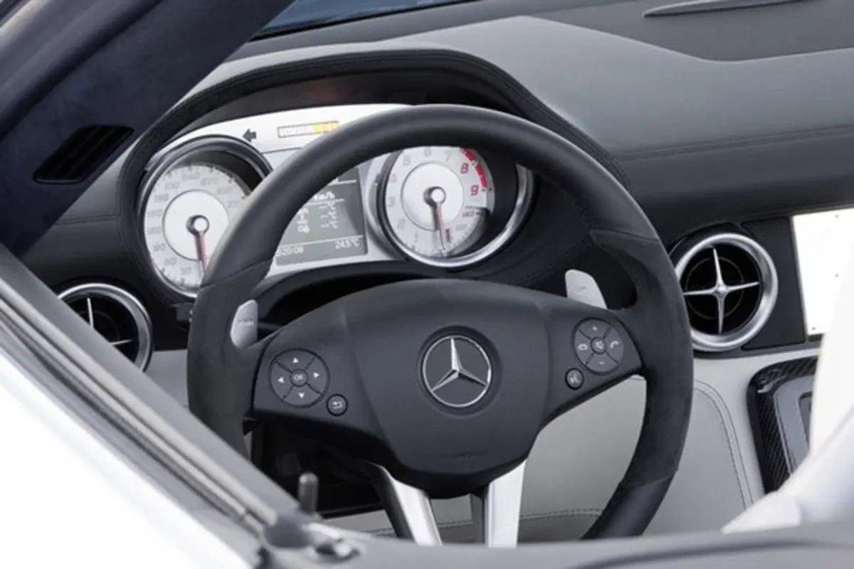 Mercedes SLS Roadster (34)