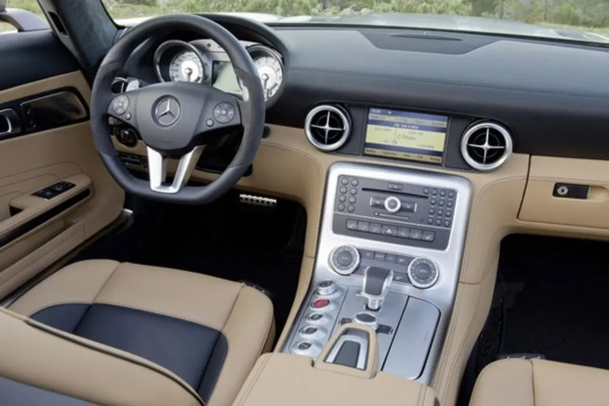 Mercedes SLS Roadster (38)