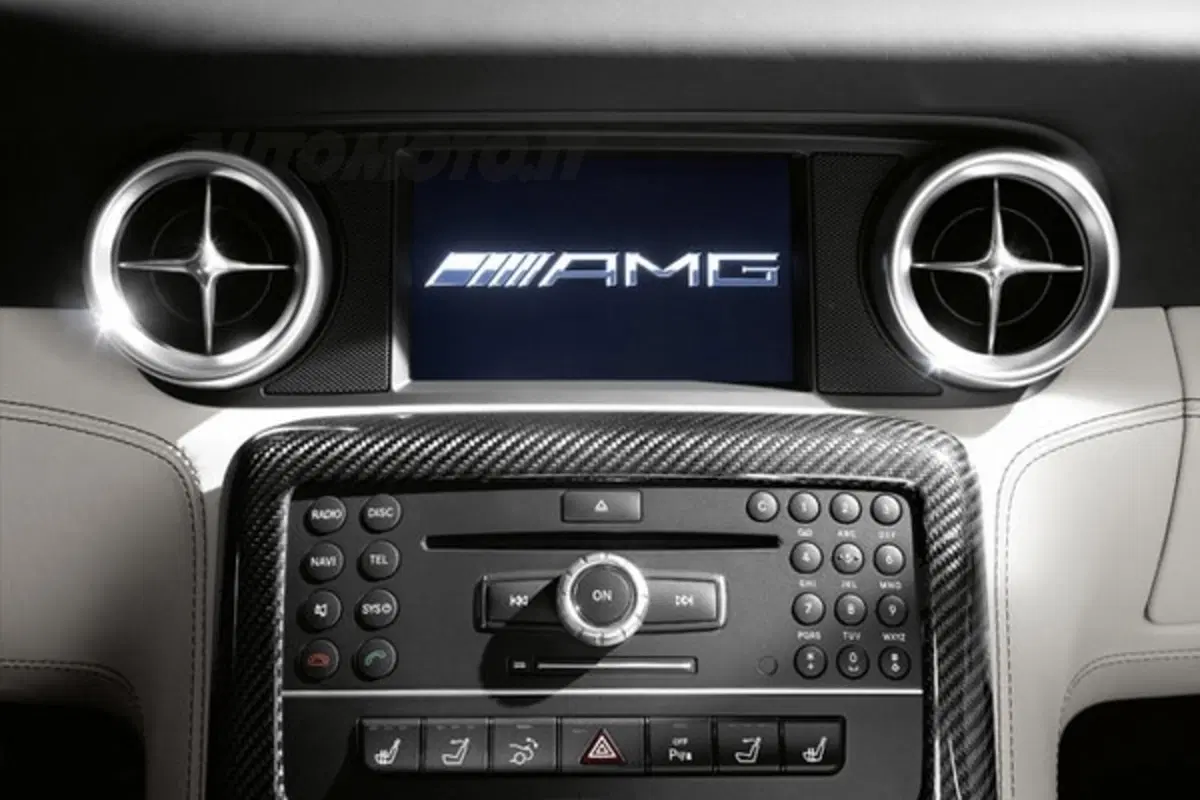 Mercedes SLS Roadster (40)
