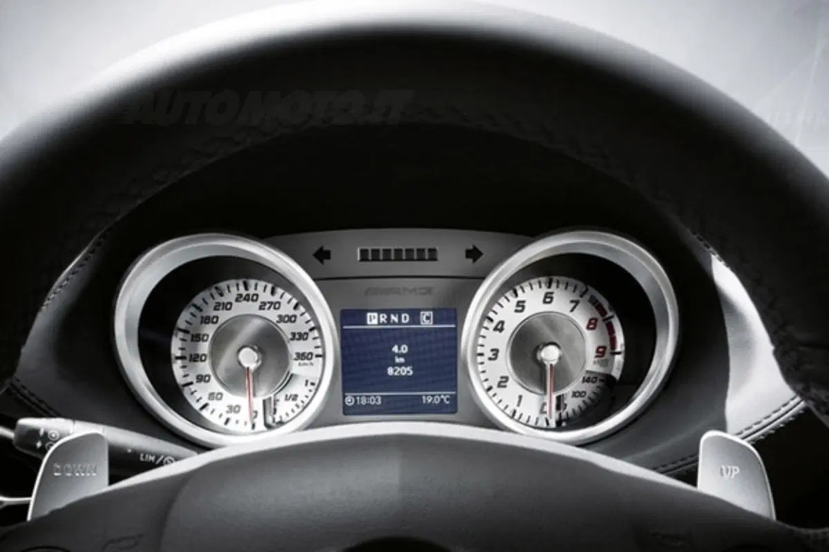 Mercedes SLS Roadster (41)