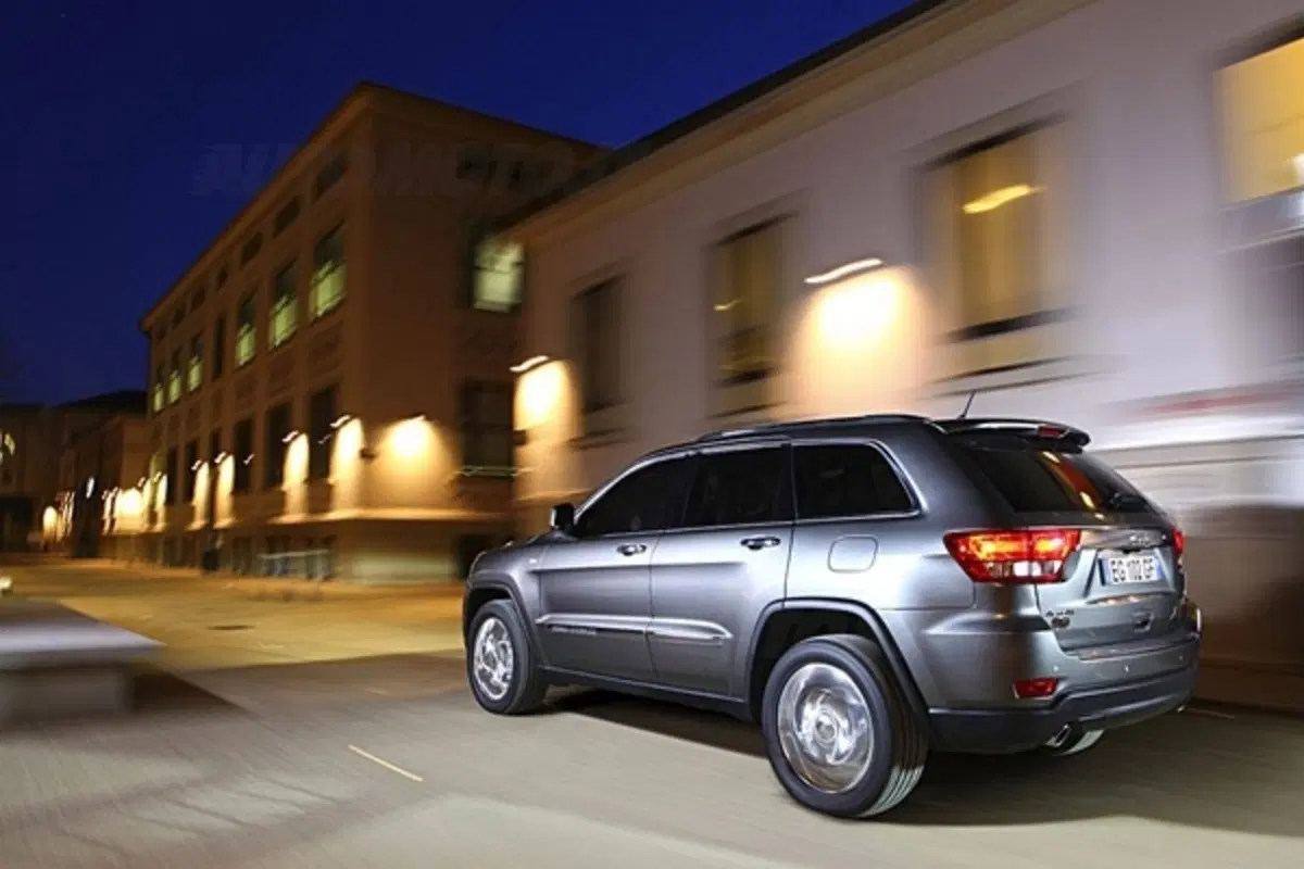 Jeep Grand Cherokee 3.0 CRD: da 44.500 euro (4)